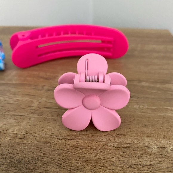 SOLD - Kitsch Barbie Inspired Hair Clips Set - Picture 8 of 13